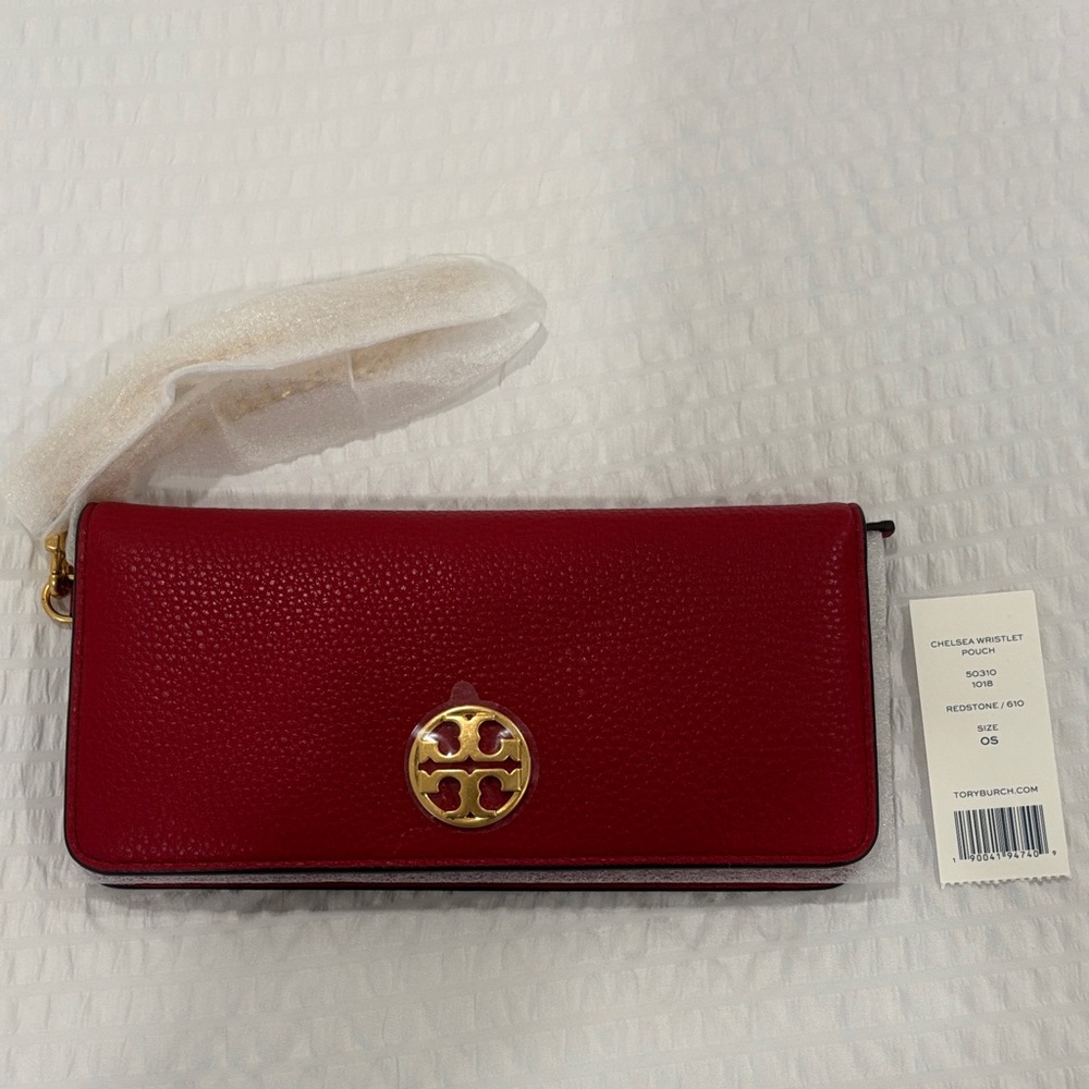 NWT Tory Burch‎ Red Chelsea Wristlet pouch w/Gold Emblem.In pristine condition